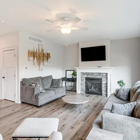 Spacious Family Home About 13 Mi To Des Moines